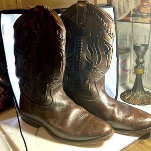 Frye Vintage Cowgirl Leather Boots size 9 In great condition for its age